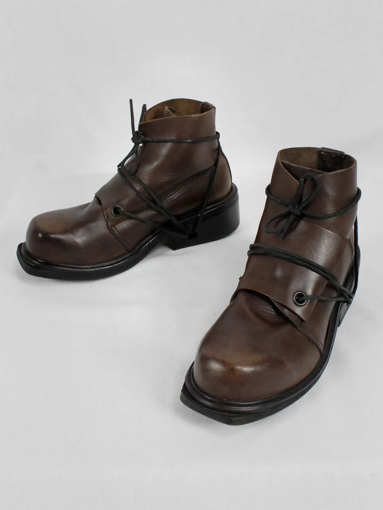 Dirk Bikkembergs vintage brown boots size 42 with laces through soles - late 90's