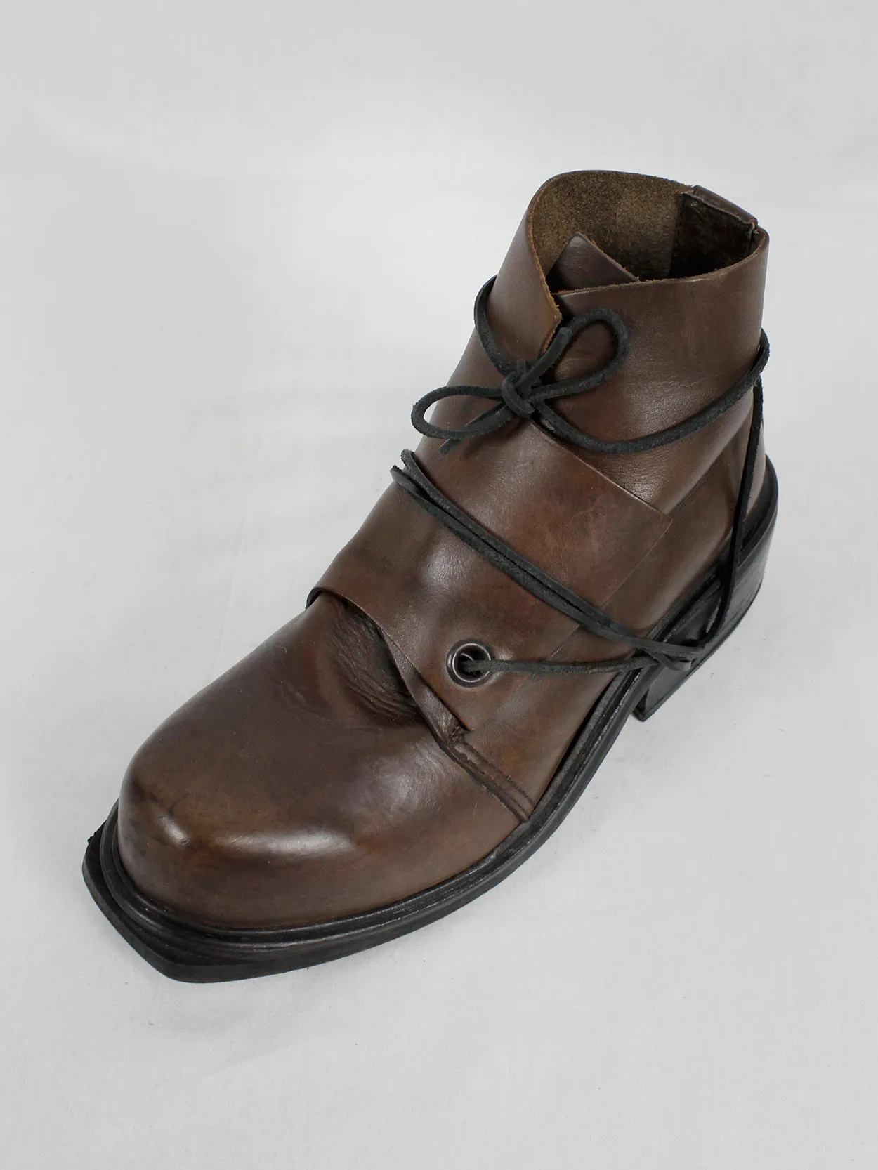 Dirk Bikkembergs vintage brown boots size 42 with laces through soles - late 90's