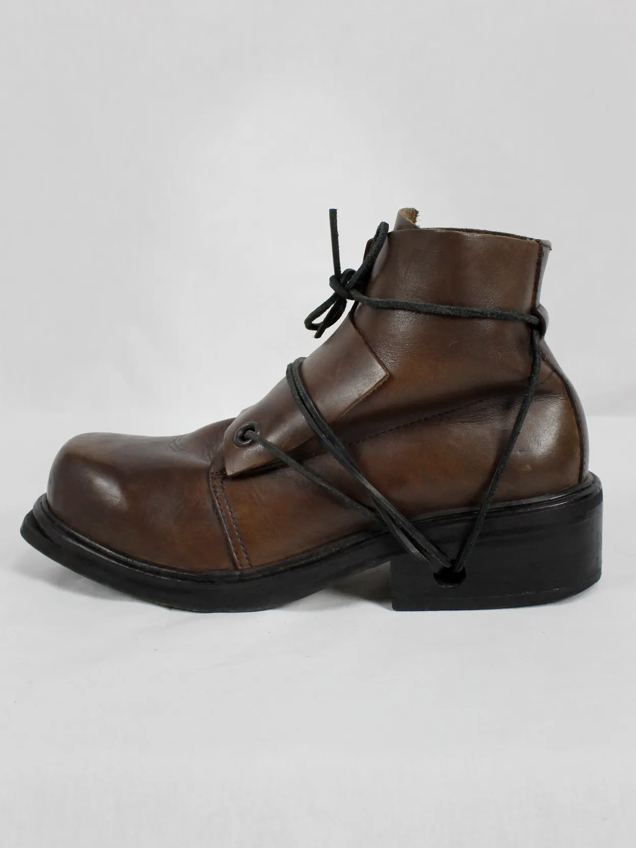 Dirk Bikkembergs vintage brown boots size 42 with laces through soles - late 90's