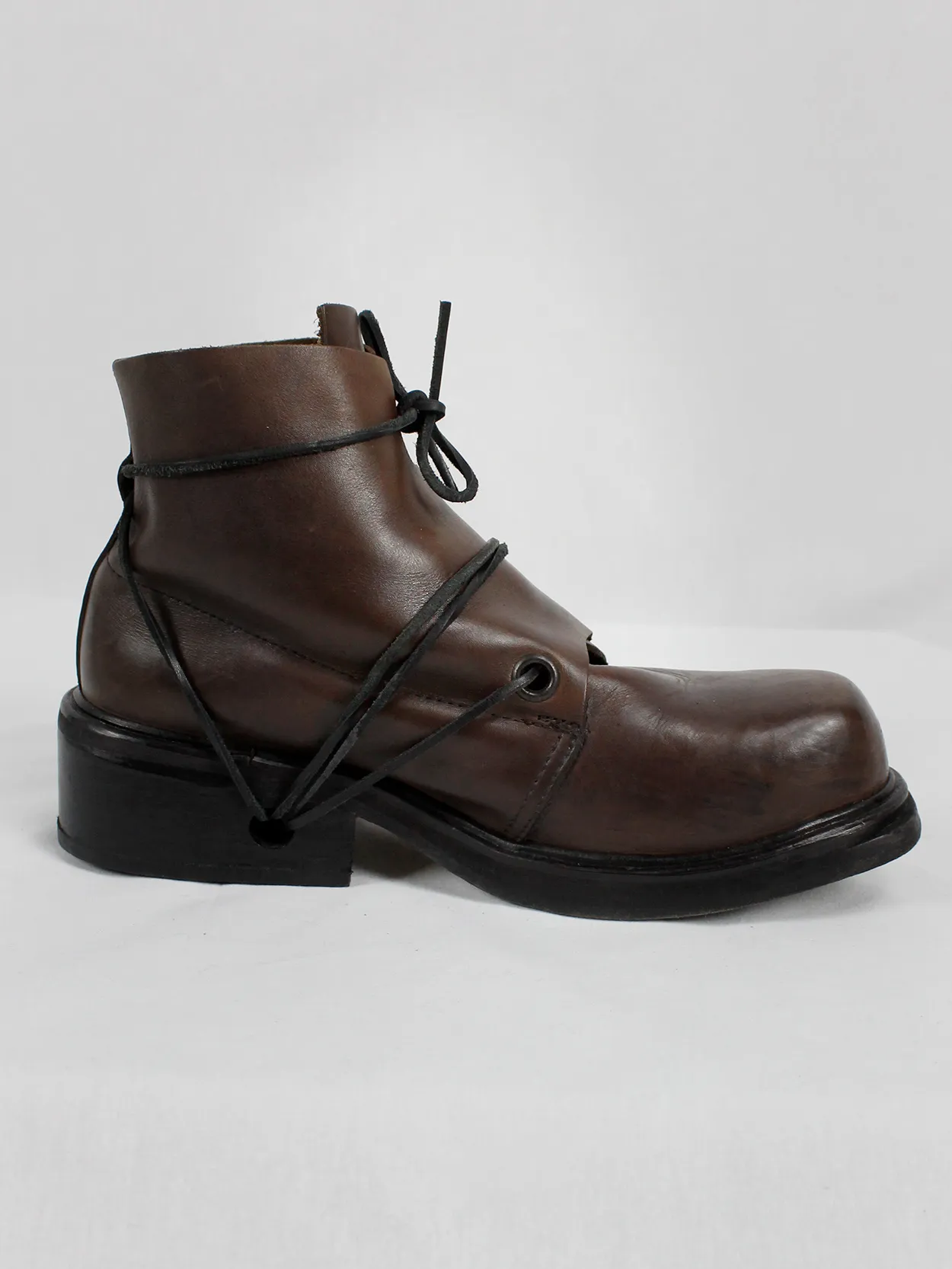 Dirk Bikkembergs vintage brown boots size 42 with laces through soles - late 90's