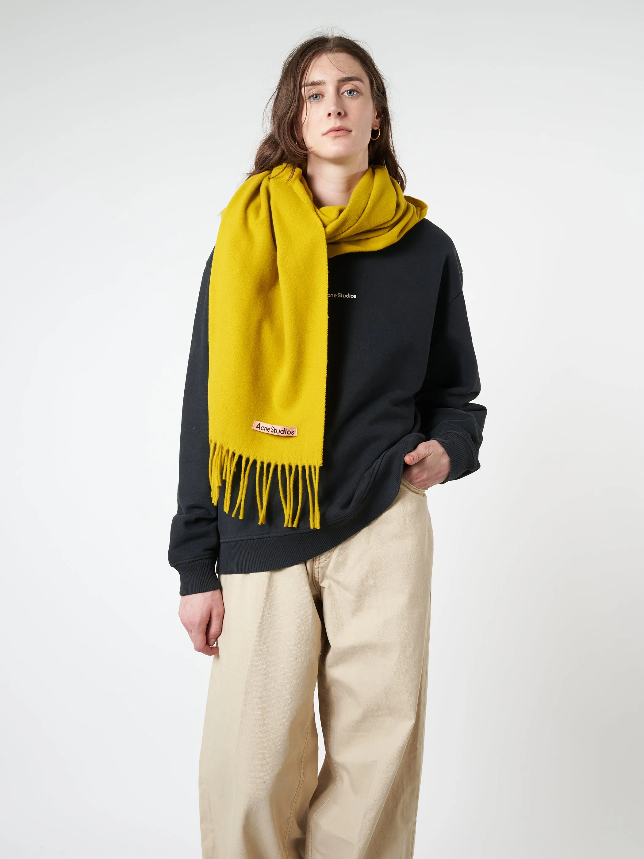 Fringe Wool Scarf can be optimized as Fringed Wool Scarf for better search engine visibility.