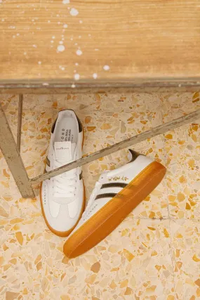 Sneakers in pelle con logo e bande laterali
