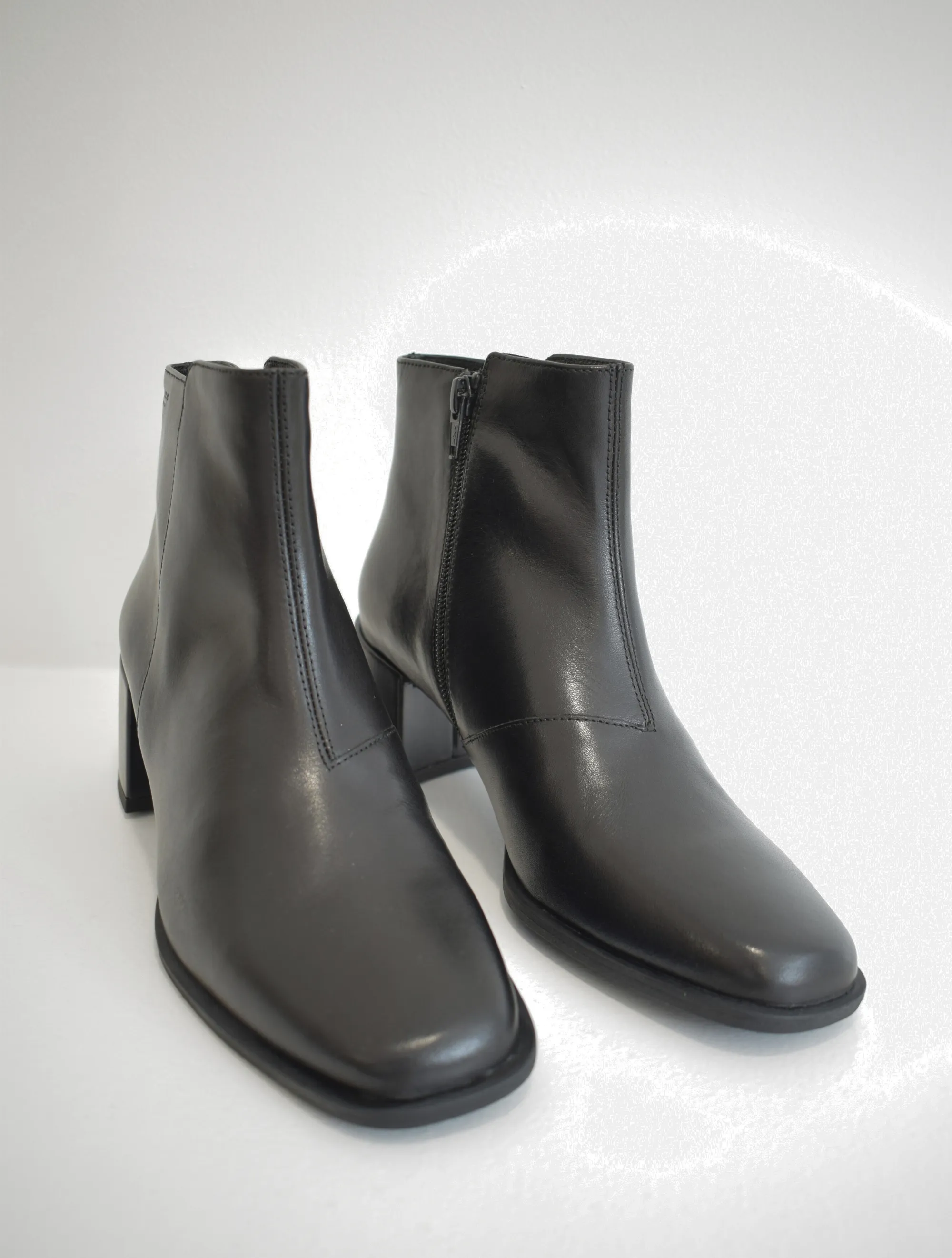 Stina Boot Black - Best Boot Blacking Service