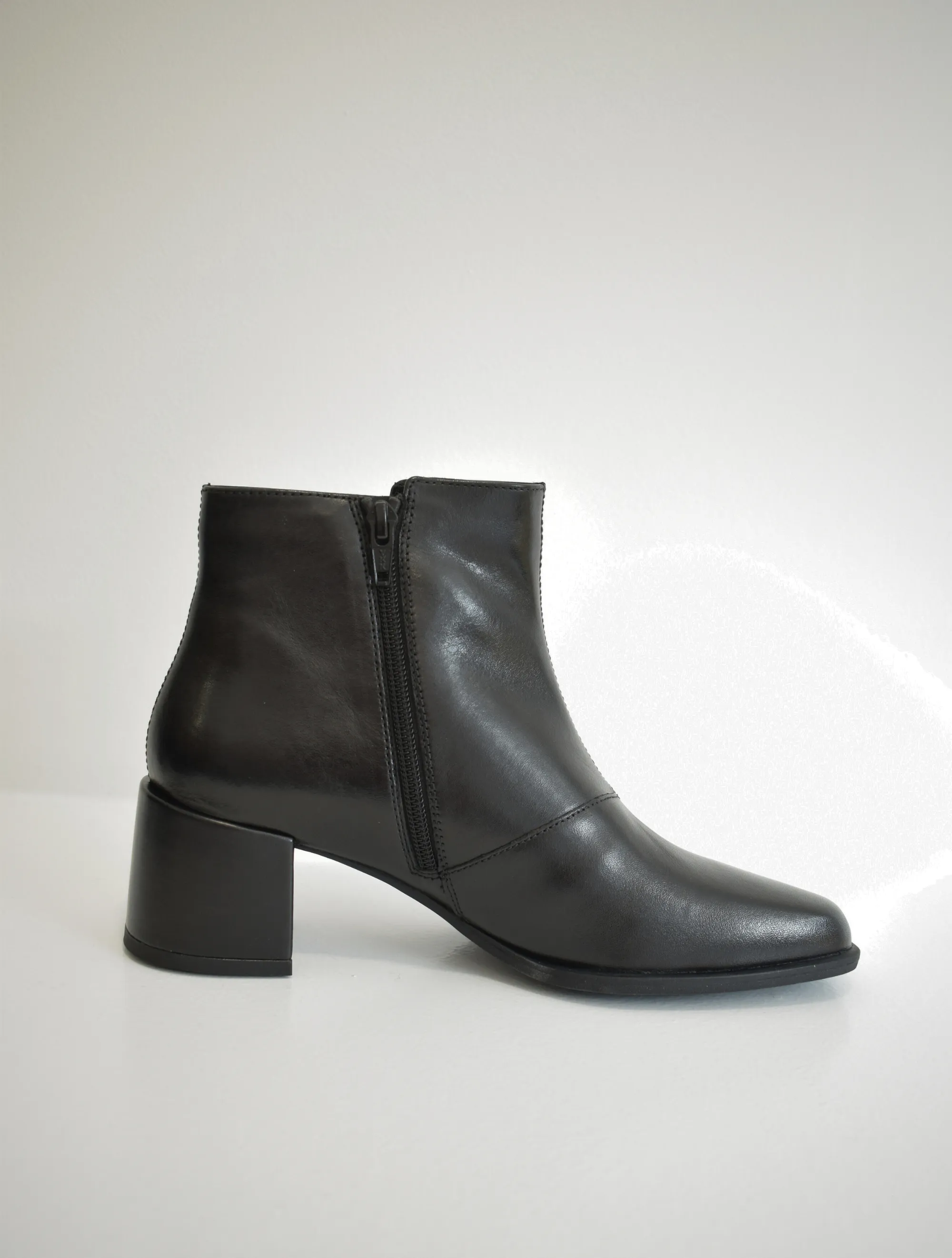 Stina Boot Black - Best Boot Blacking Service